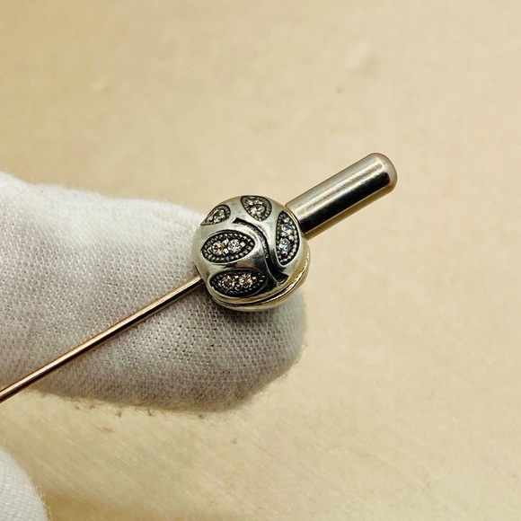 EUC Pandora 791416CZ Sterling Silver Sparkling Leaves Clip Charm w/ Clear CZ’s - Picture 5 of 12